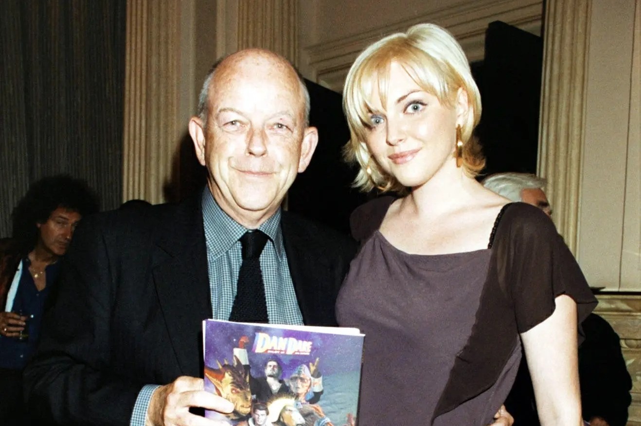 Doctor Who & Carry on la estrella Julian Holloway's Voluntad