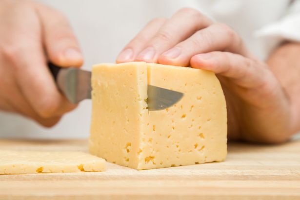 Las personas infectadas que preparan alimentos sin lavarse las manos pueden transmitir la listeriosis a los más vulnerables