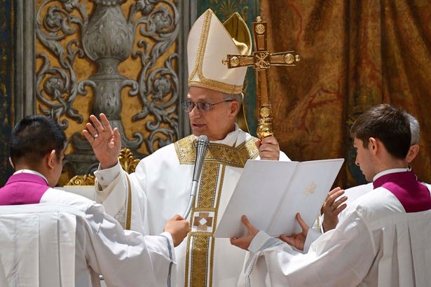 El recién elegido Papa Leo XIV entregó su primera homilía como Papa el viernes en la Capilla Sixtina; Sin embargo, esta vez, el primer Papa nacido en Estados Unidos entregó el sermón en su inglés nativo