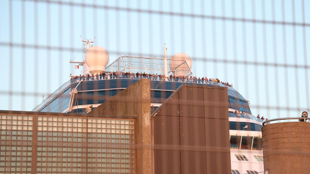 Crucero después del bloqueo que queda desde Haven desde Ijmuiden