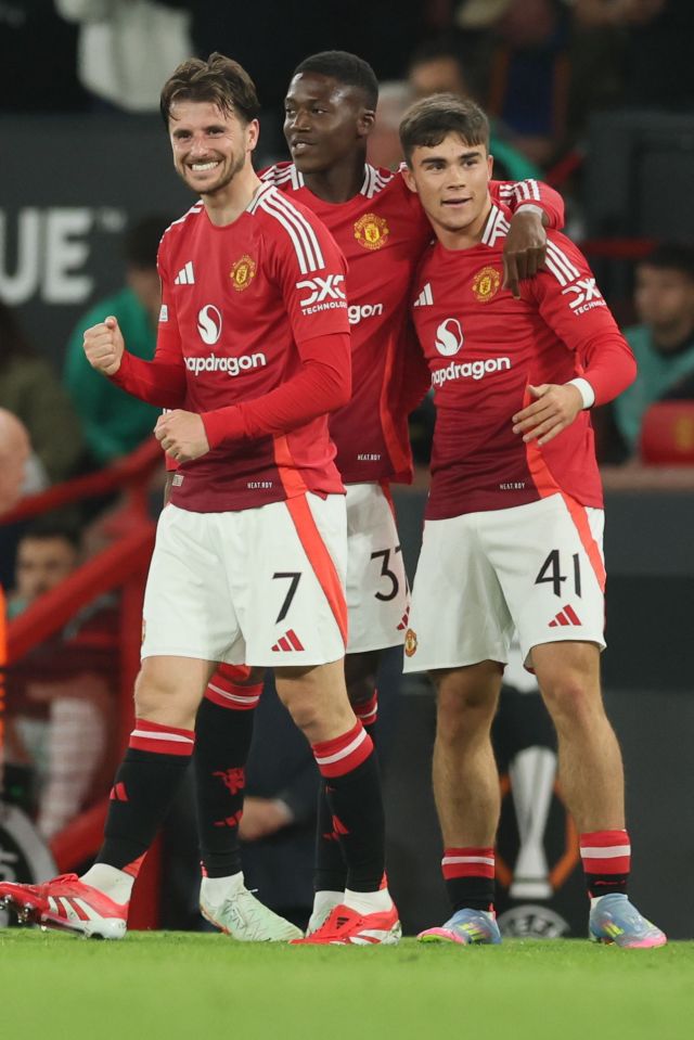 Los jugadores del Manchester United celebran un gol.