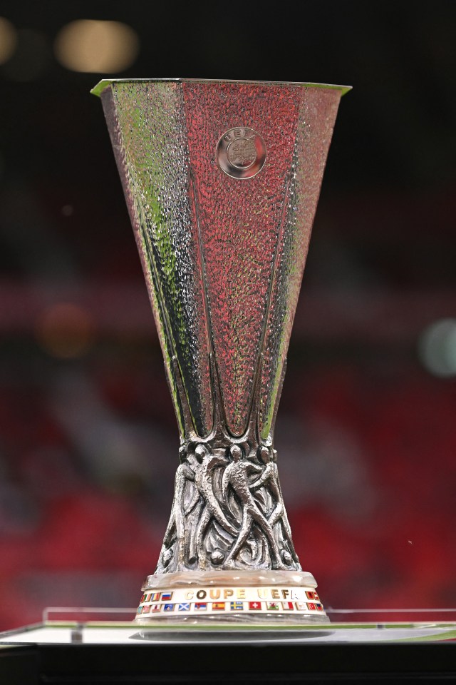 Trofeo de la UEFA Europa League en exhibición.