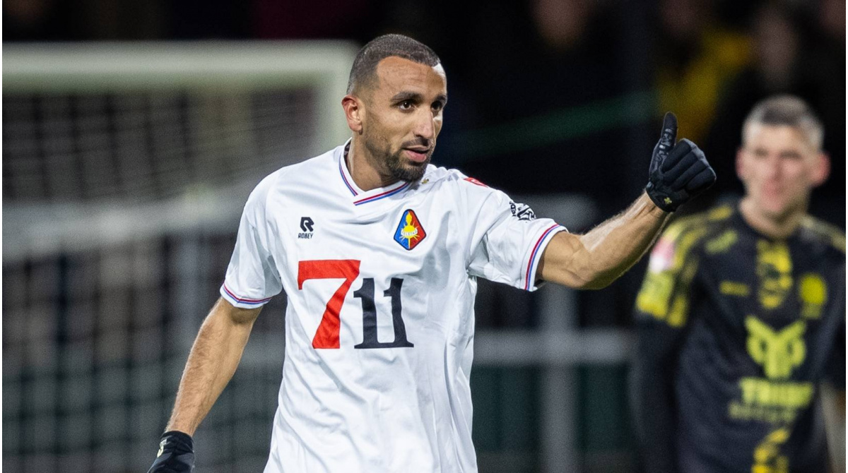 Schalke observa el anotador de telstar Youssef el Kachati