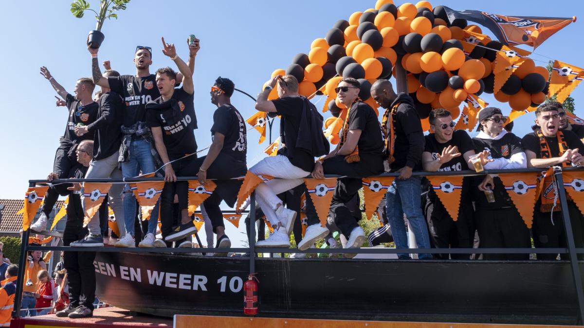 FC Volendam celebra la promoción de ida y vuelta: ¿A