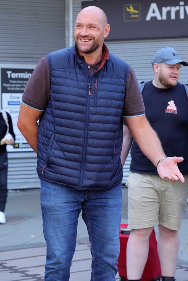 Tyson Fury en un aeropuerto.