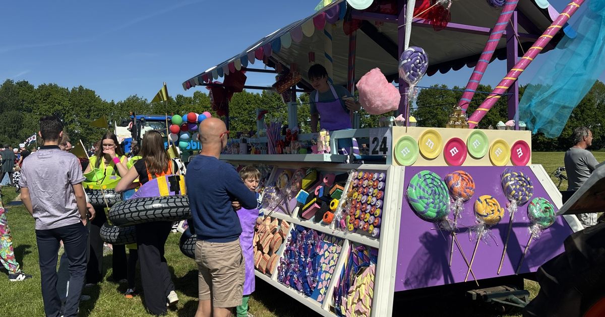 Dwingeloo comienza un 300 aniversario de Dwingelermarkt con un desfile