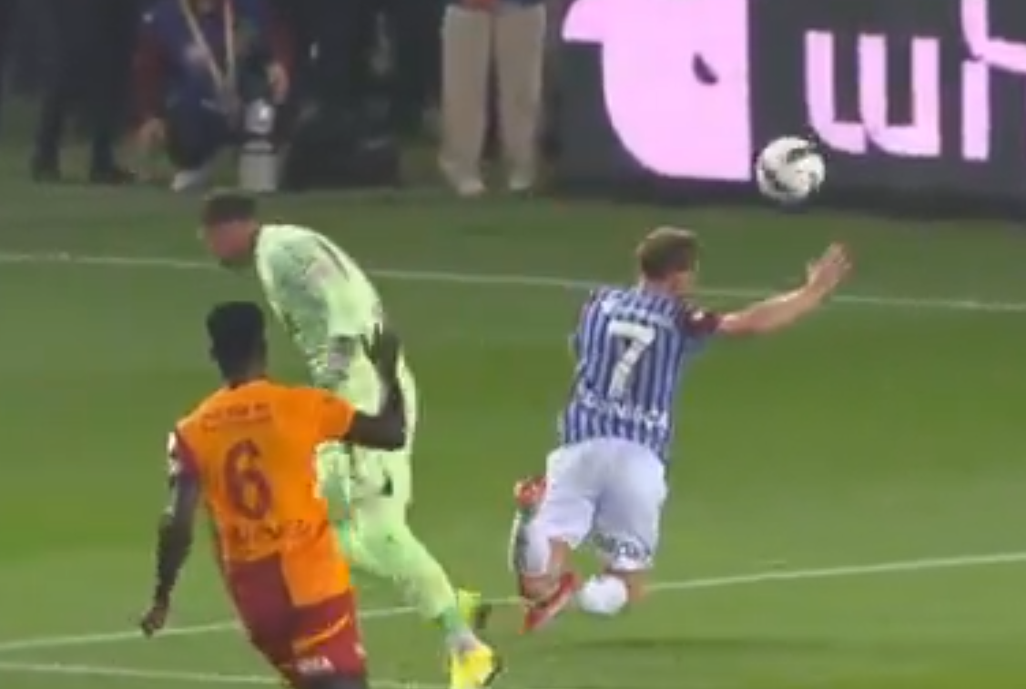 trabzonspor-galatasaray-derbisinde-cok-konusulacak-pozisyon-1746896230254.png