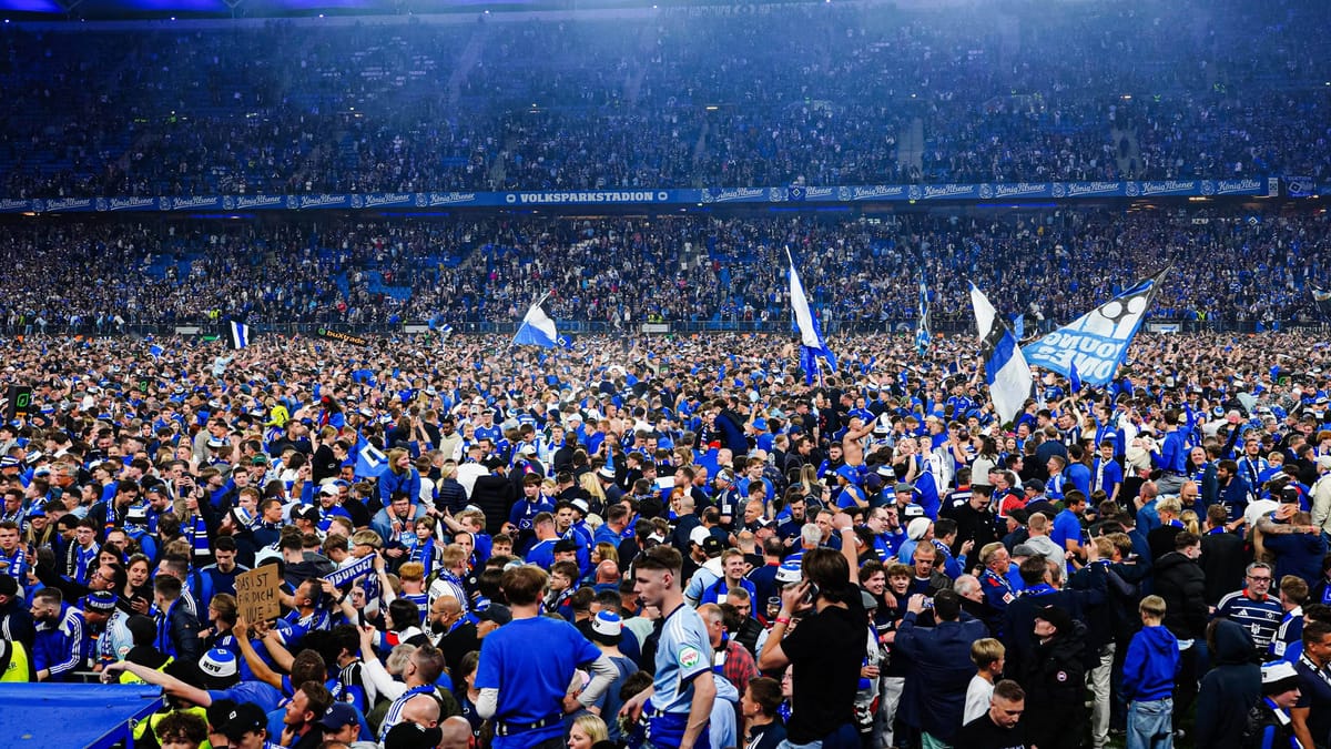 HSV: los fanáticos asaltan el lugar después de la promoción