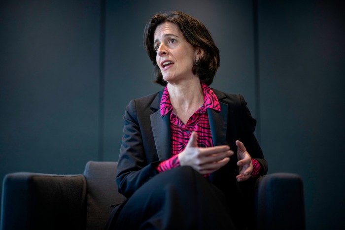 La directora ejecutiva de CMA Sarah Cardell