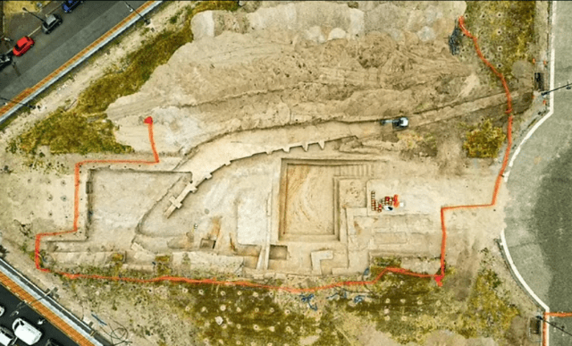 Vista aérea de un antiguo palacio papal excavado en Roma.