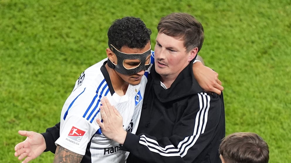 Aufstiegstrainer Merlin Polzin (r.) verschwand kurz vor Abpfiff in den Katakomben