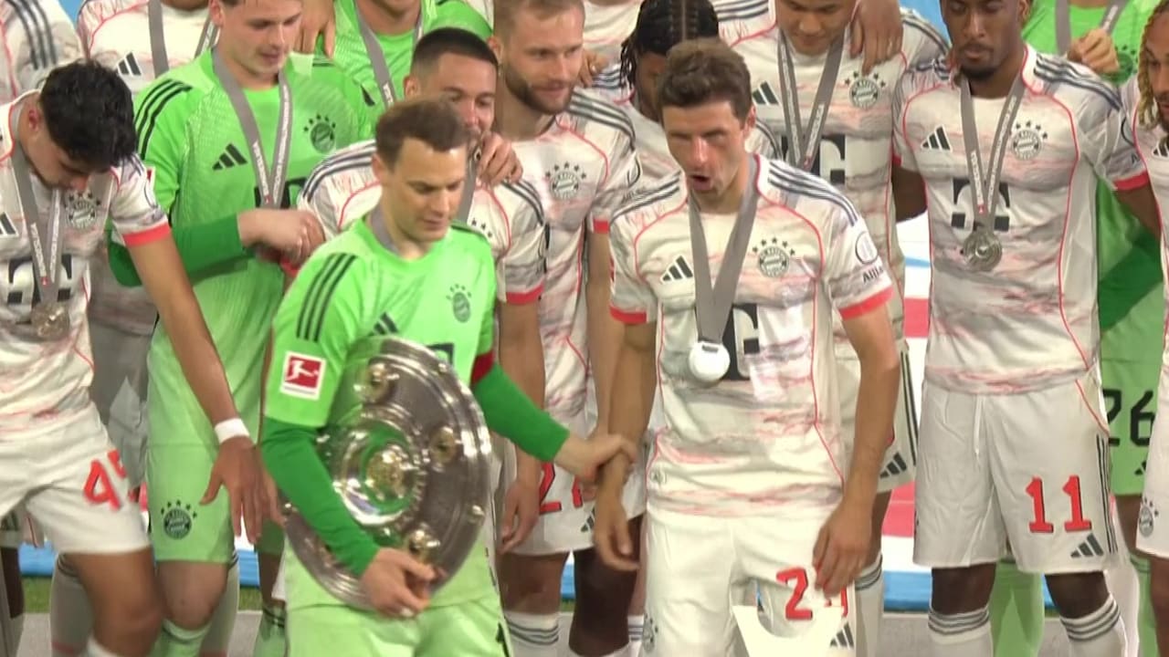 Gran gesto en el Bayern Party - Neuer deja a