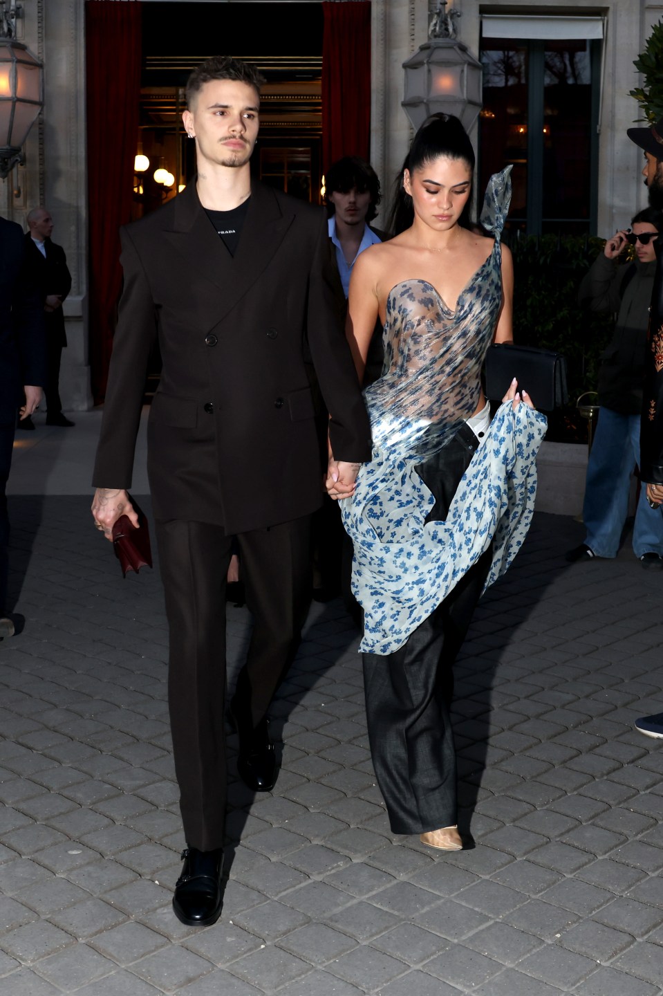 Romeo Beckham y Kim Turnbull en la Semana de la Moda de París.