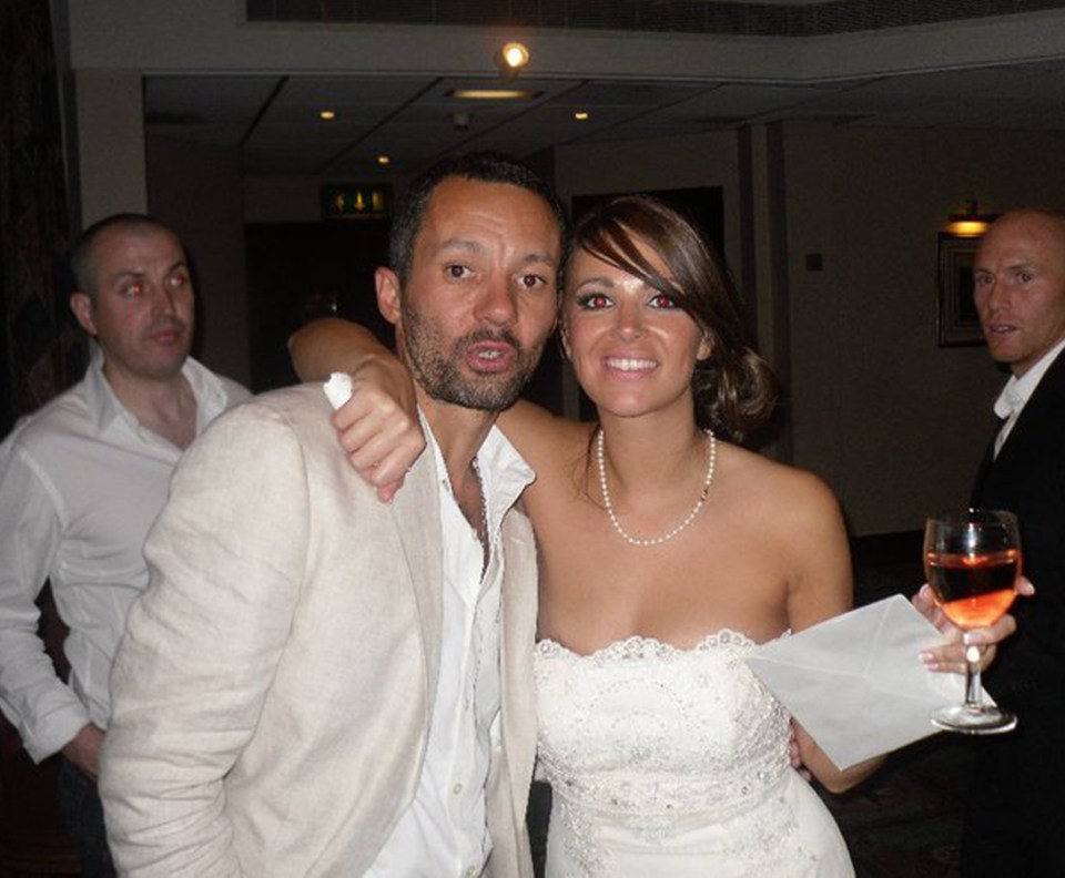 Rhodri y Natasha se reían en su recepción de boda de Las Vegas.