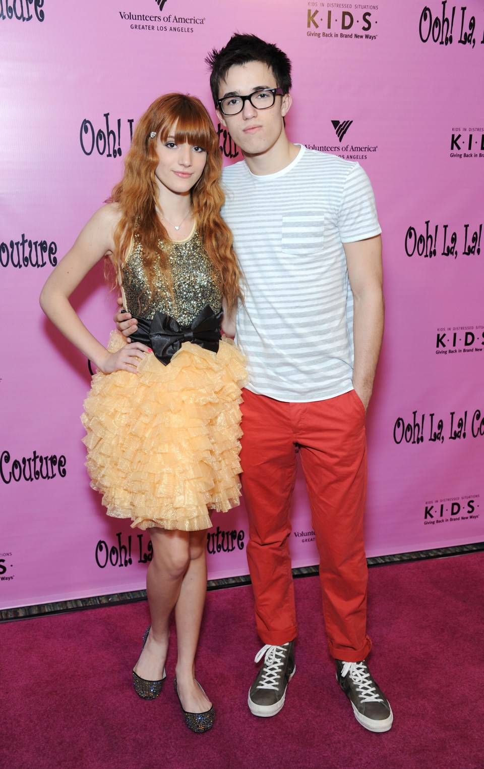 Bella Thorne y su hermano Remy Thorne en un evento de caridad.