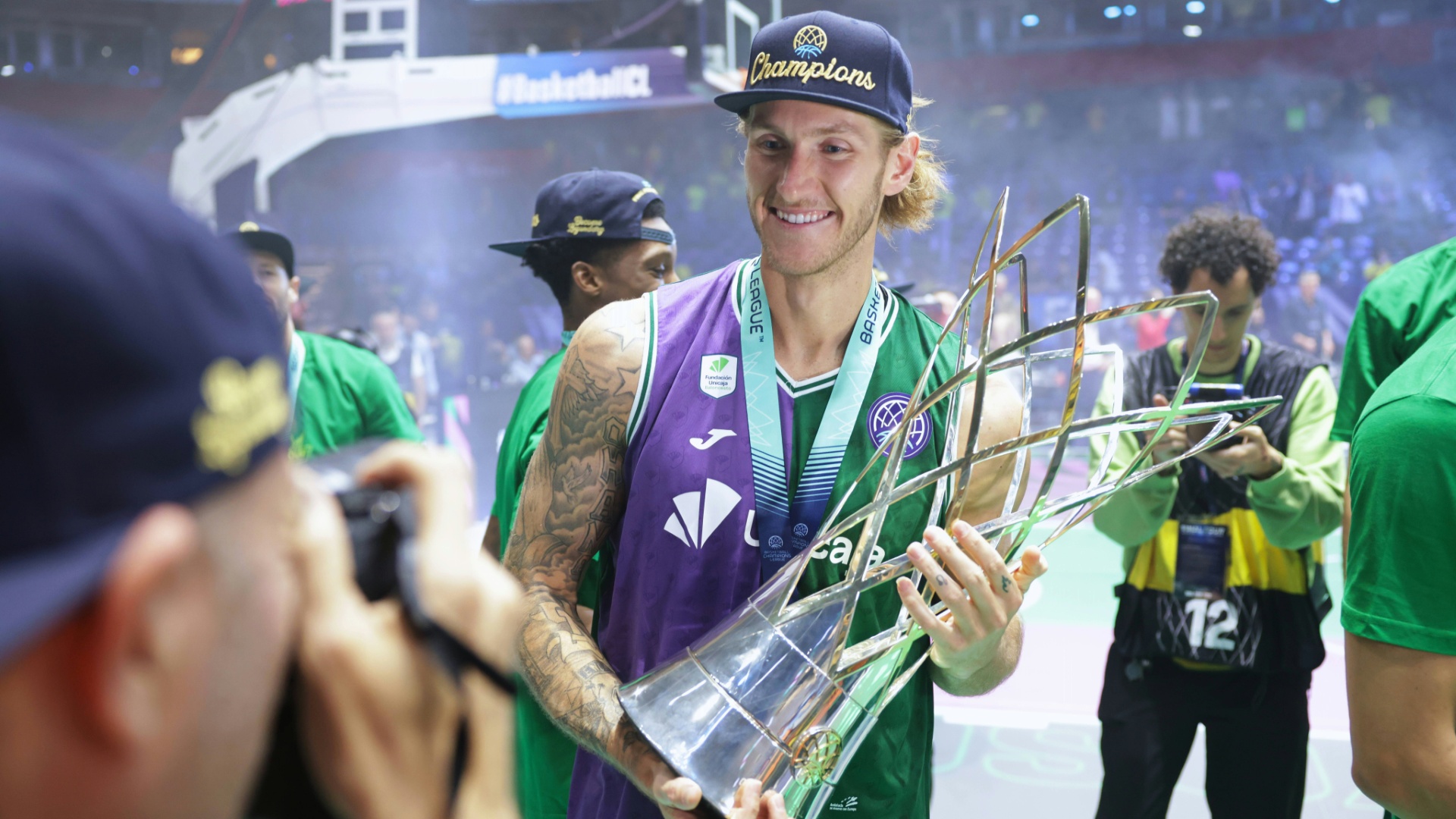 Osetkowski celebra CL Triumph con Málaga