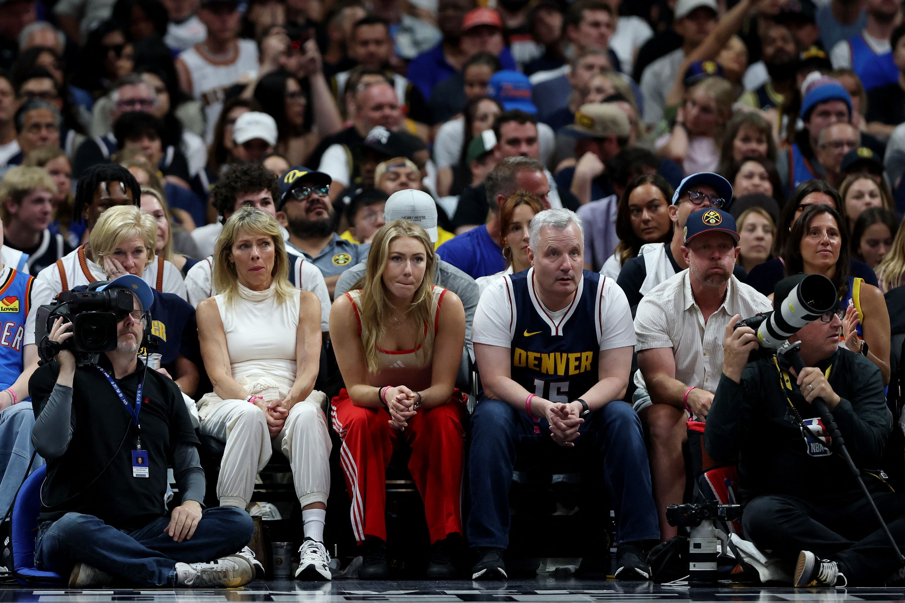 Denve, Colorado - 11 de mayo: Atención alpina de mikaela Shiffrin el juego Bethaeen the Denver Nuggets y el Oklahoma City Thunder en el juego cuatro de los playoffs de la segunda ronda de la NBA de la Conferencia Oeste en Ball Arena el 11 de mayo de 2025 en Denver, Colorado. Notas al usuario: el usuario reconoce expresamente y acepta que, al descargar o usar esta fotografía, el usuario se permite a los términos y condiciones del acuerdo de licencia de Getty Images. Matthew Stockman / Getty Images / AFP (Foto de Matthew Stockman / Getty Images North America / Getty Images a través de AFP)