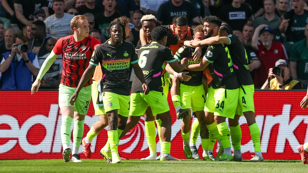 PSV completamente de vuelta en la carrera por el título