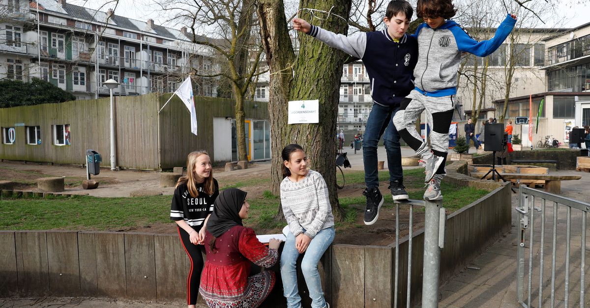 Las escuelas primarias de Amsterdam dejan de contratar maestros externos