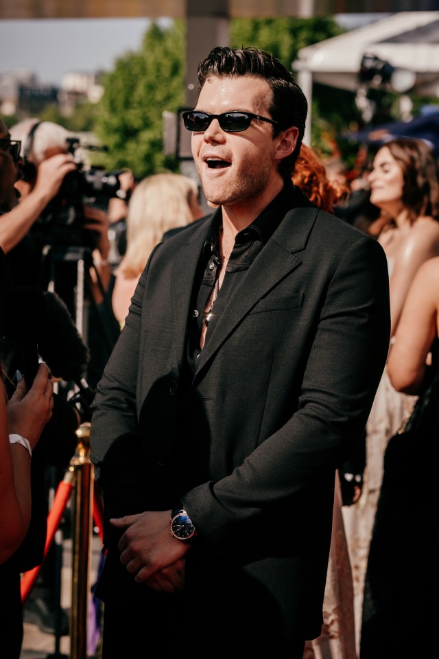 Luke Newton en los 2025 BAFTA Television Awards.