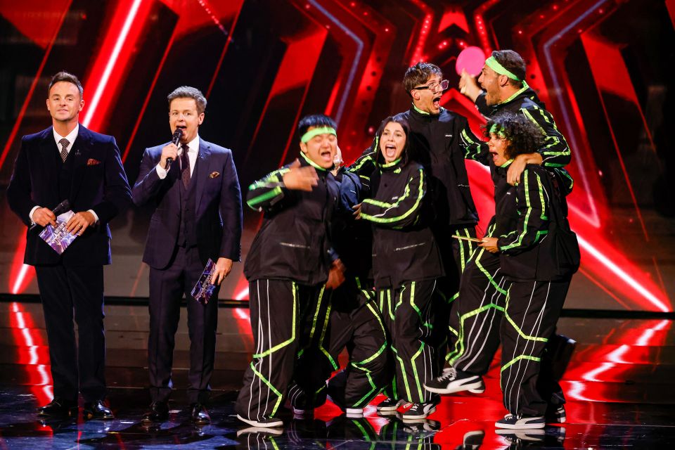 Ant McPartlin y Declan Donnelly con Ping Pong Pang sobre el talento Got de Gran Bretaña.
