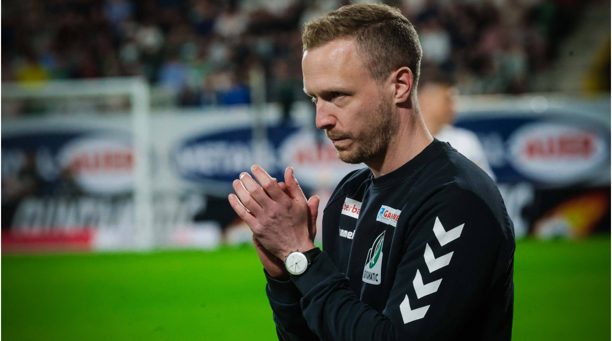 Greuther Fürth y Prusia Münster Buhlen alrededor del entrenador Ried