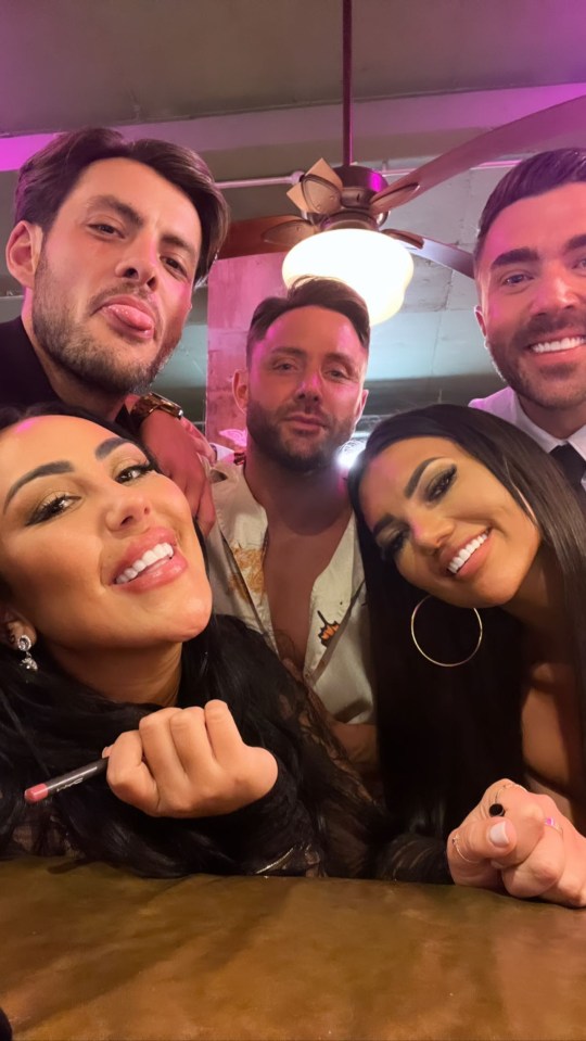 Selfie de grupo de cuatro miembros del elenco de Geordie Shore.