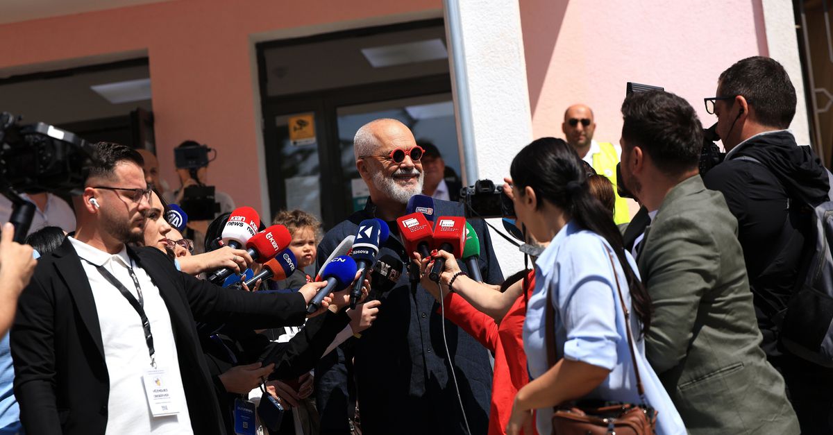 Resultados de las elecciones Albania se retrasa, el primer ministro