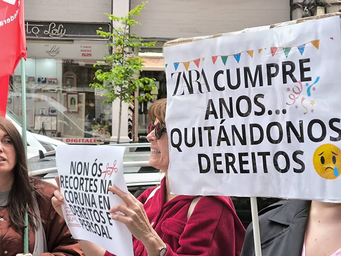 Protesta de los empleados de la tienda de Inditex frente al negocio de Zara en Juan Flórez en La Coruña el 9 de mayo de 2025. Protesta de los empleados de la tienda de Inditex frente al negocio de Zara en Juan Flórez en La Coruña el 9 de mayo de 2025.