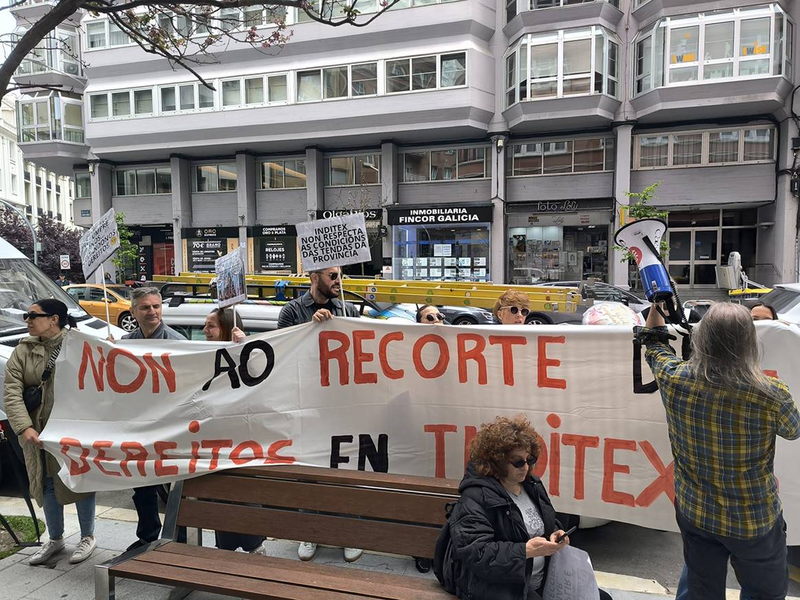 Protesta de los empleados de la tienda de Inditex frente al negocio de Zara en Juan Flórez en La Coruña el 9 de mayo de 2025. Protesta de los empleados de la tienda de Inditex frente al negocio de Zara en Juan Flórez en La Coruña el 9 de mayo de 2025.