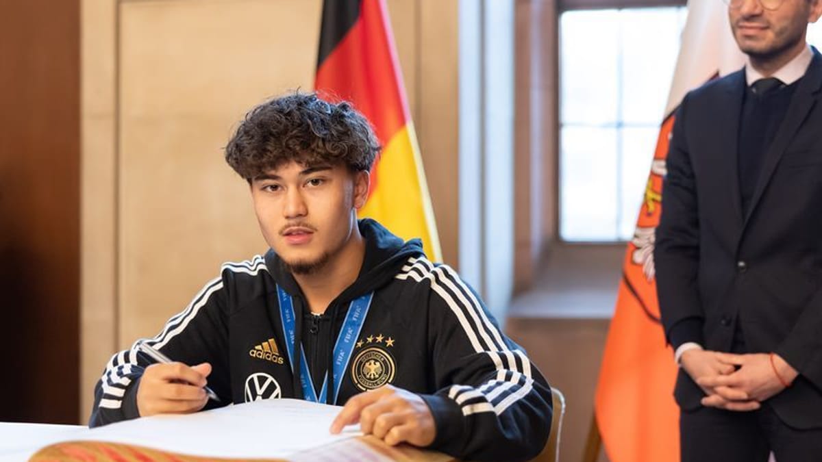 1. FC Nürnberg firmó al campeón mundial de U17 Justin
