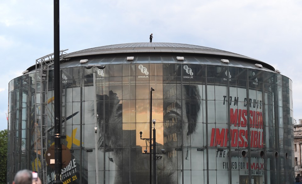 Tom Cruise en el techo del BFI IMAX, Promocionando la Misión: Imposible.
