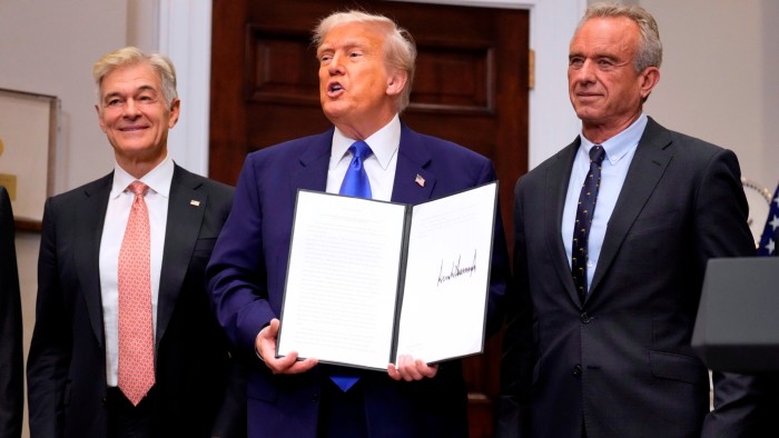 Trump se inclina a la izquierda en el intento de