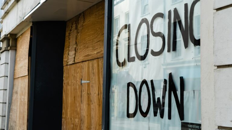 Cadena icónica del departamento para cerrar la tienda final este