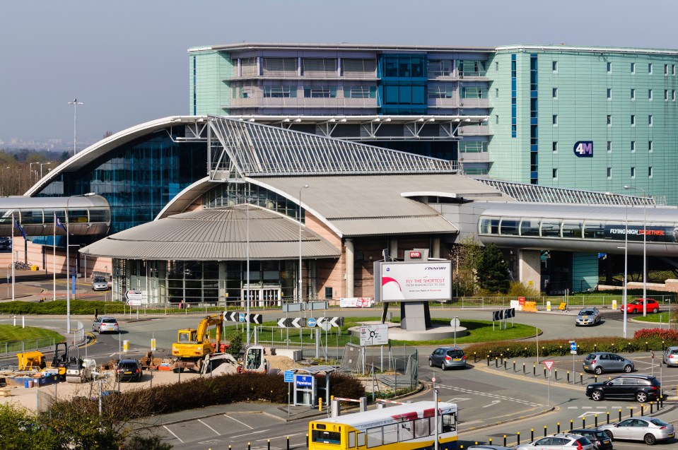 Estación de ferrocarril y autobús del aeropuerto de Manchester.