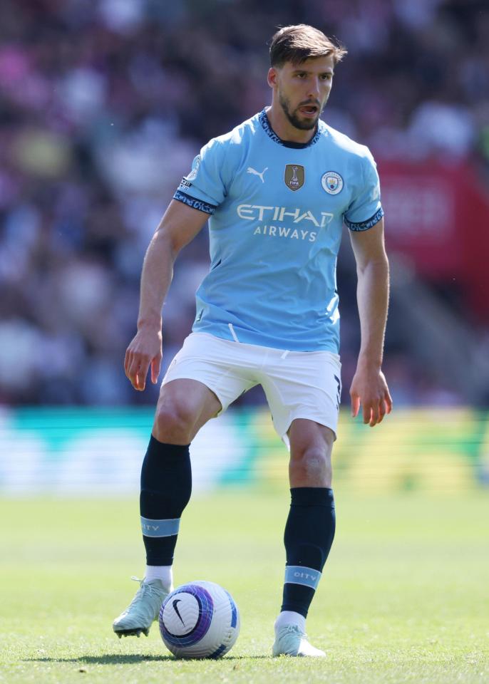 Ruben Dias de Manchester City durante un partido de fútbol.