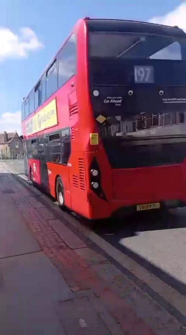 El autobús que se muestra en la foto sin Charles