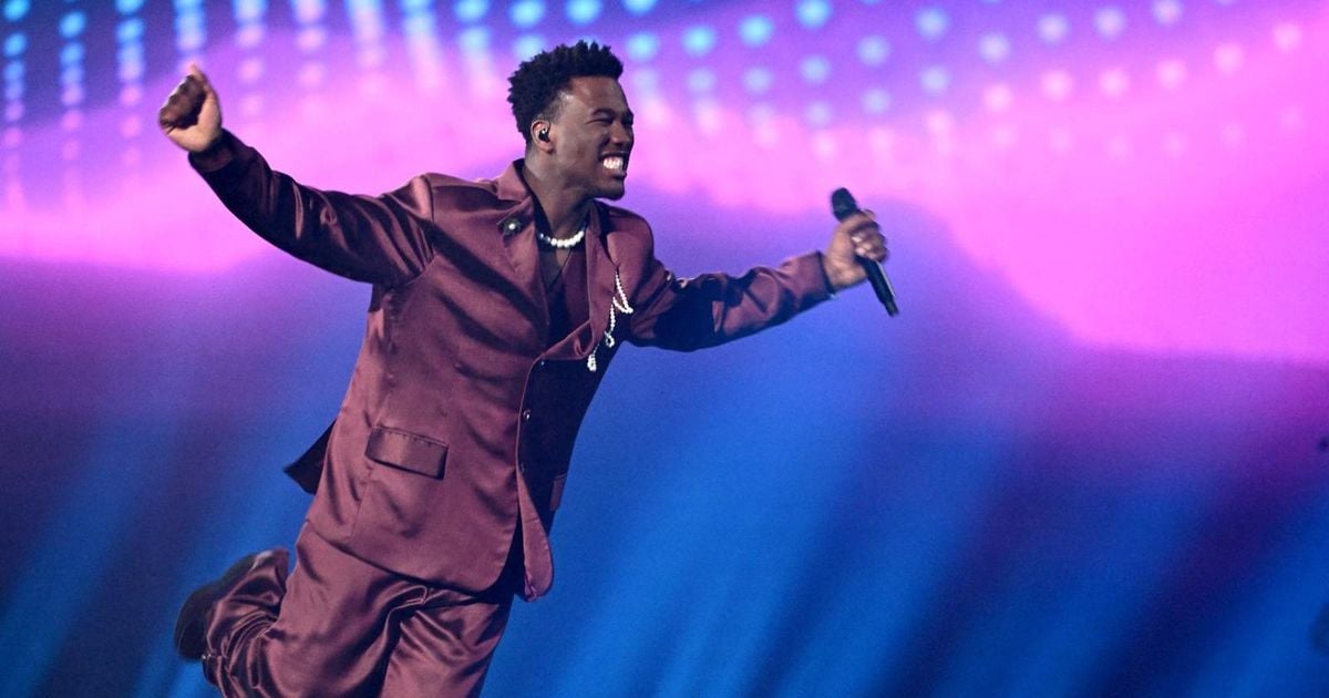 Claude en el concurso final de la canción de Eurovisión