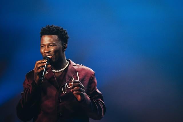 Claude en el concurso final de la canción de Eurovisión