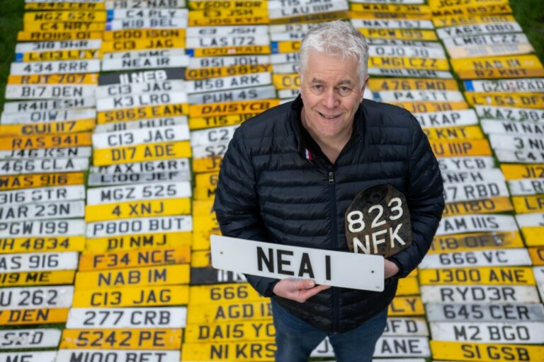 He hecho 'cientos de miles' comprando y vendiendo placas de
