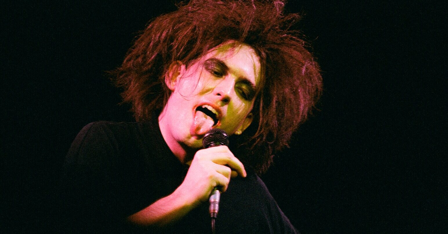 ¿Qué equipo usa Robert Smith de la cura?