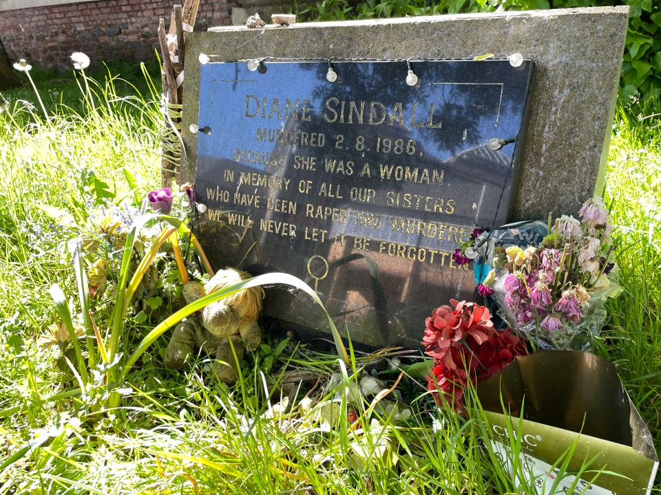 Memorial Stone para Diane Sindall, asesinado el 2 de agosto de 1986.
