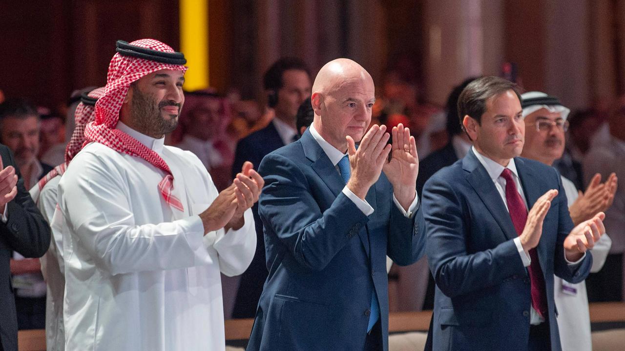 Infantino entre Trump Tour y la locura de la Copa
