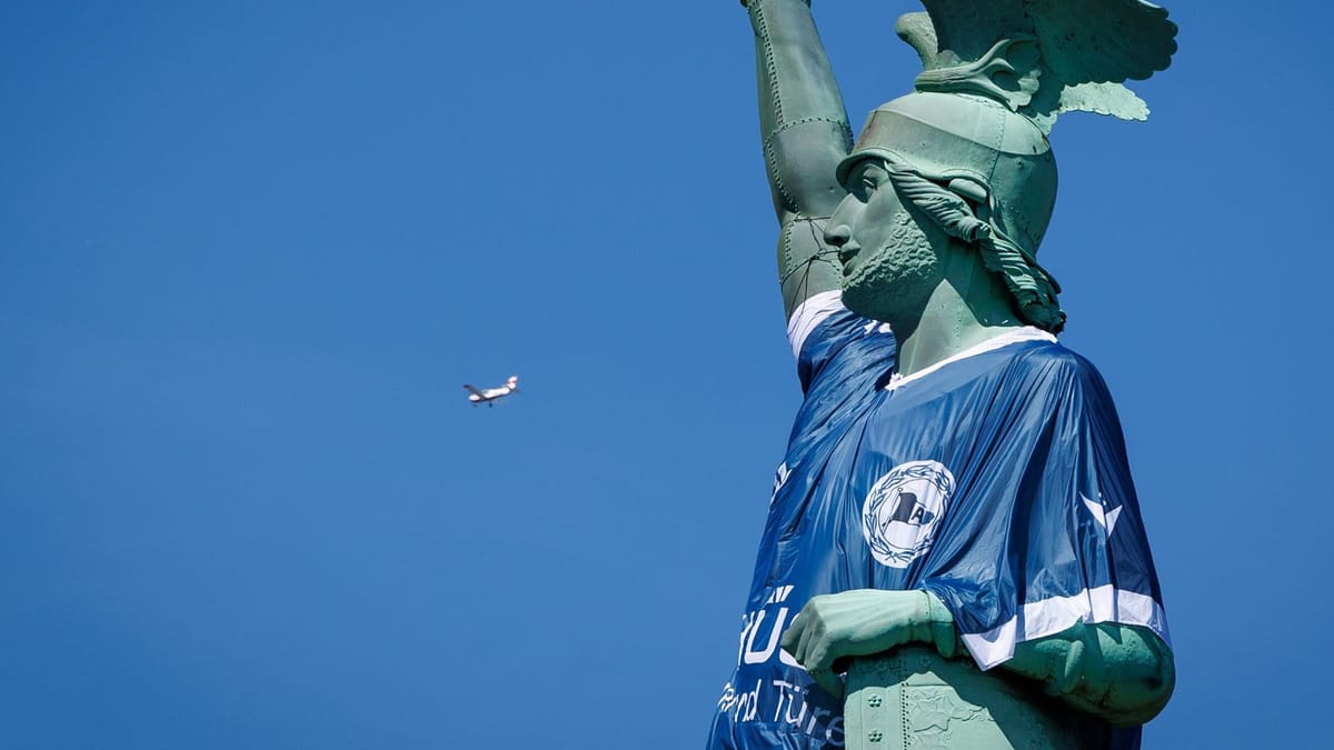 Copa DFB: City celebra a Arminia Bielefeld con una camiseta