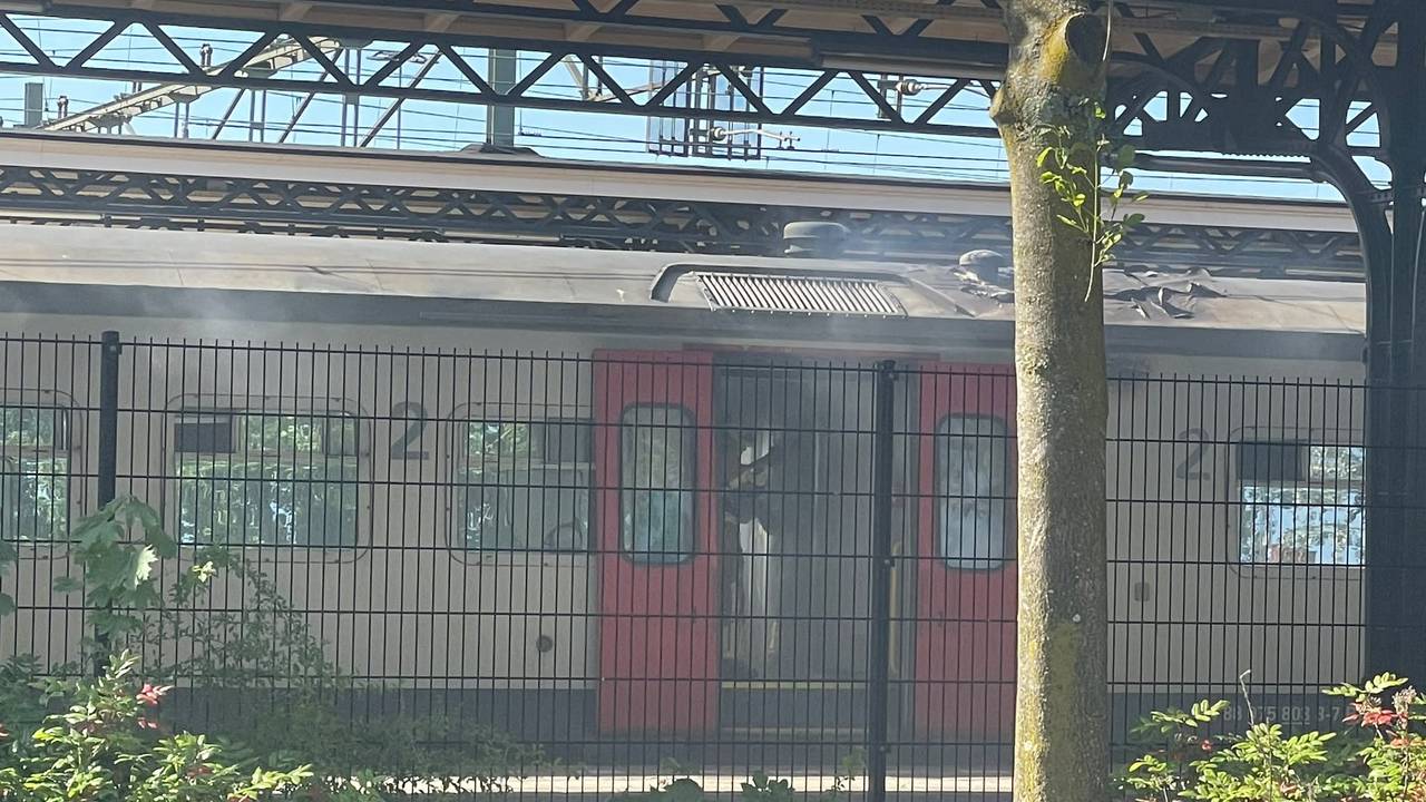 El fuego en el tren coloca el tráfico del tren