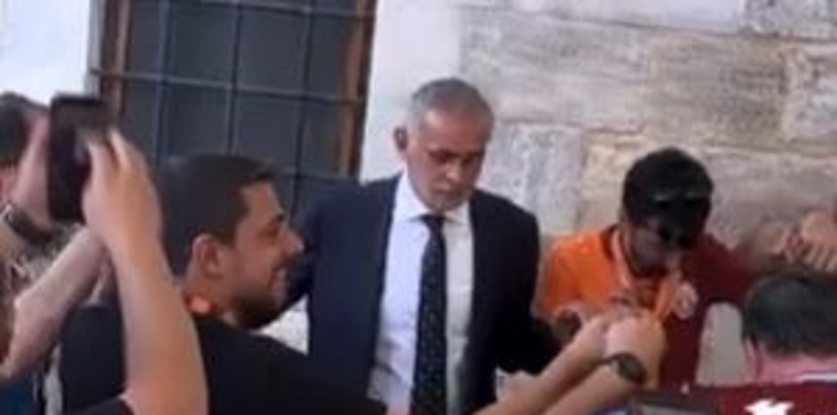 ¡Horon con fanáticos del presidente de TFF, uzm Hacıosmanoğlu!