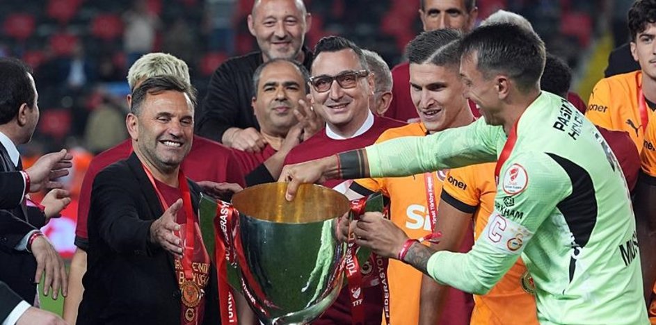 Okan Buruk en Galatasaray: desplazamiento de Fenerbahce ...