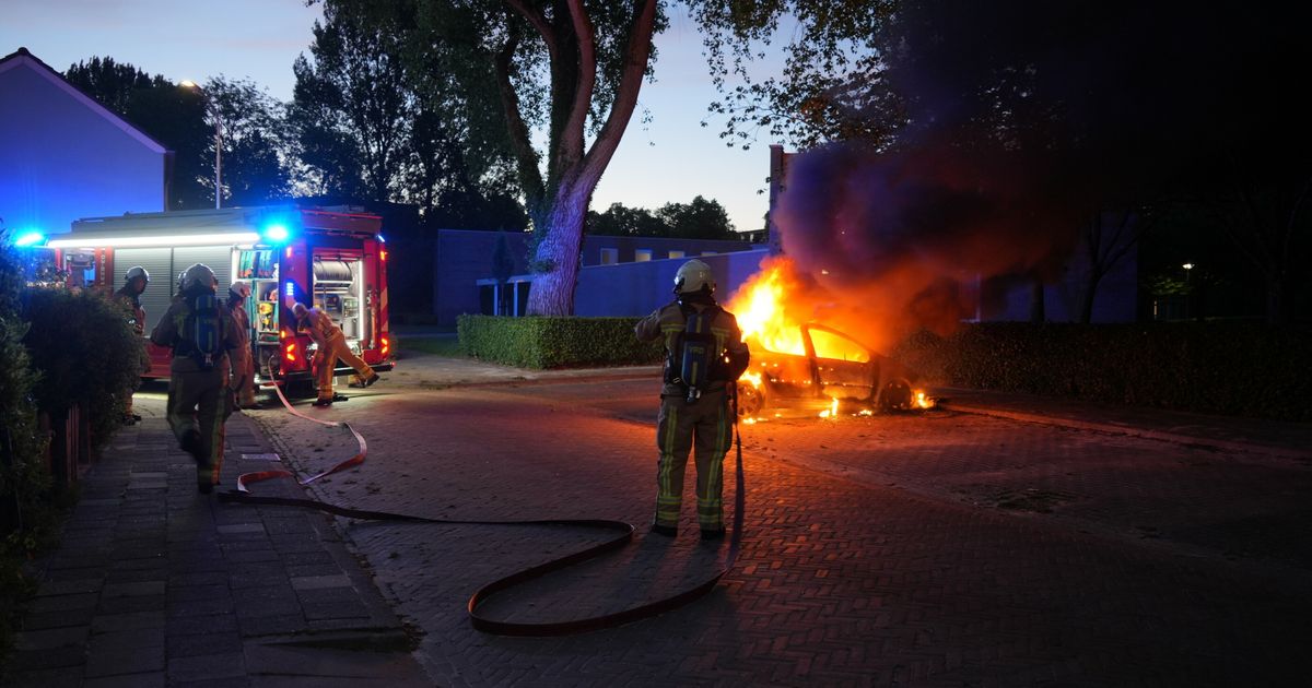 COCHO DISTRIMADO DE FUEGO EN ASSEN