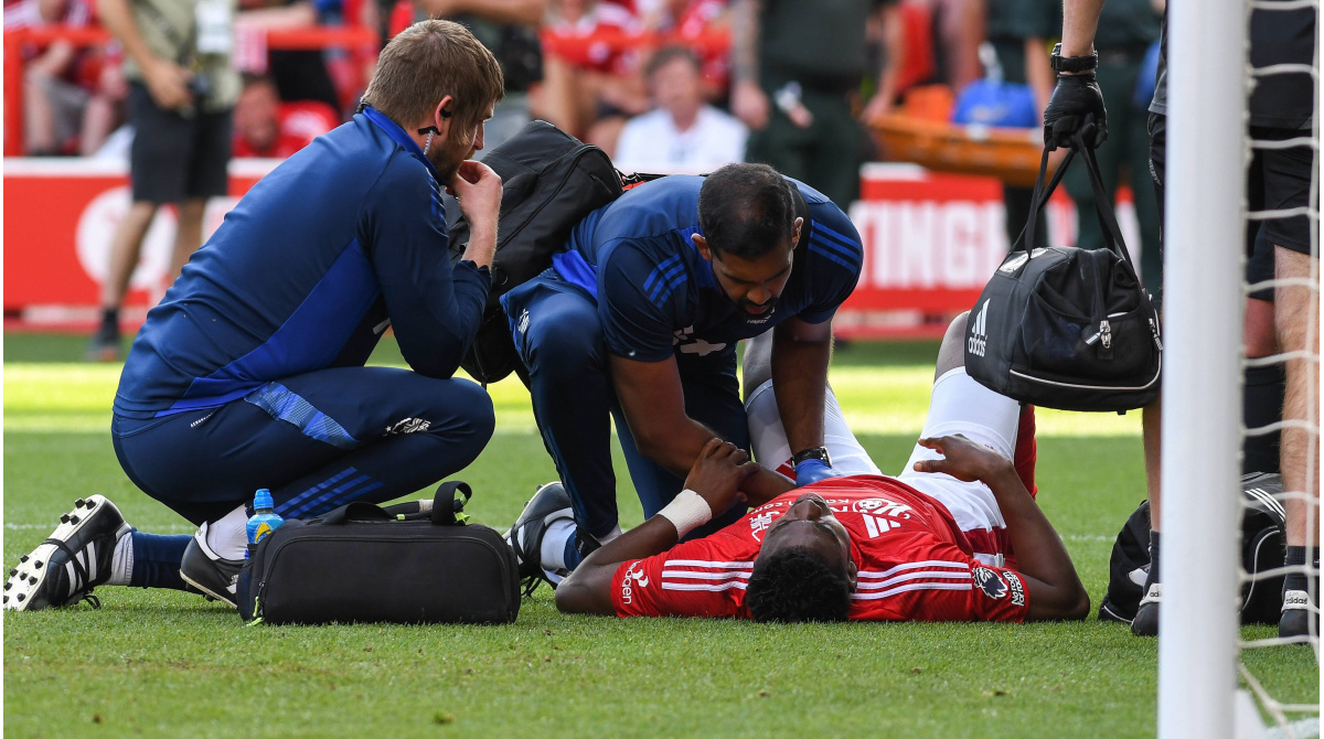 Awoniyi se despierta de un coma artificial - Nottingham critica