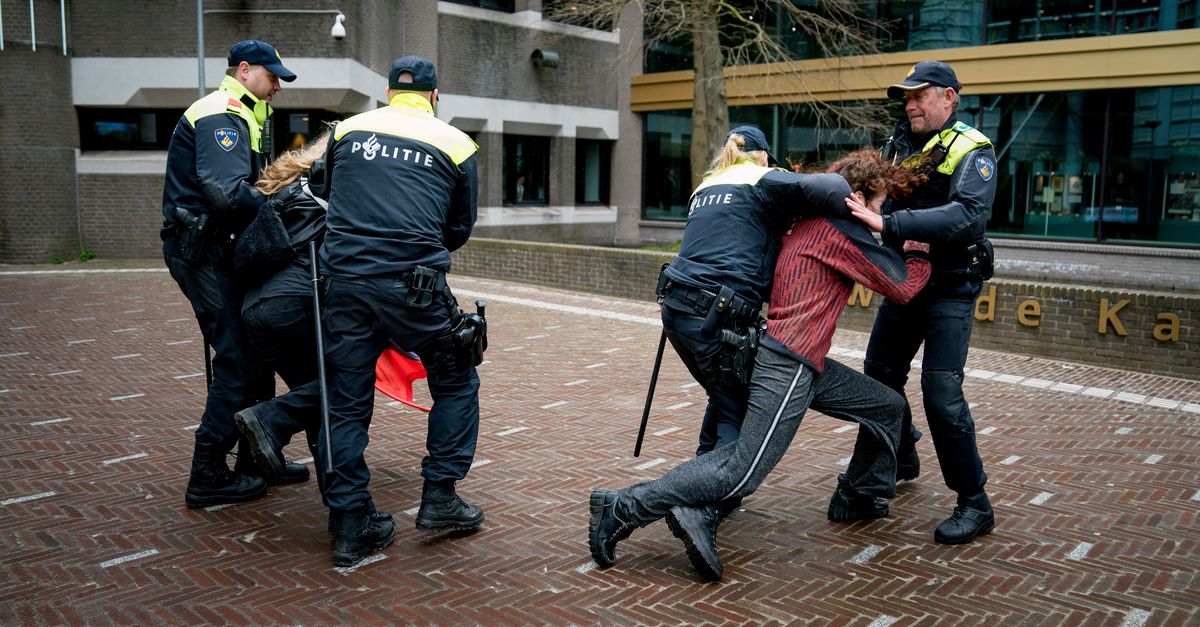 La policía debe facilitar manifestaciones, pero nadie sabe exactamente lo